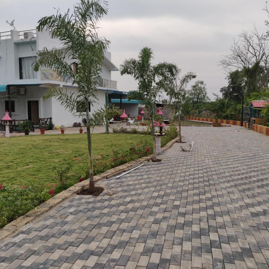 Houbara Resort Sasan Gir Esterno foto