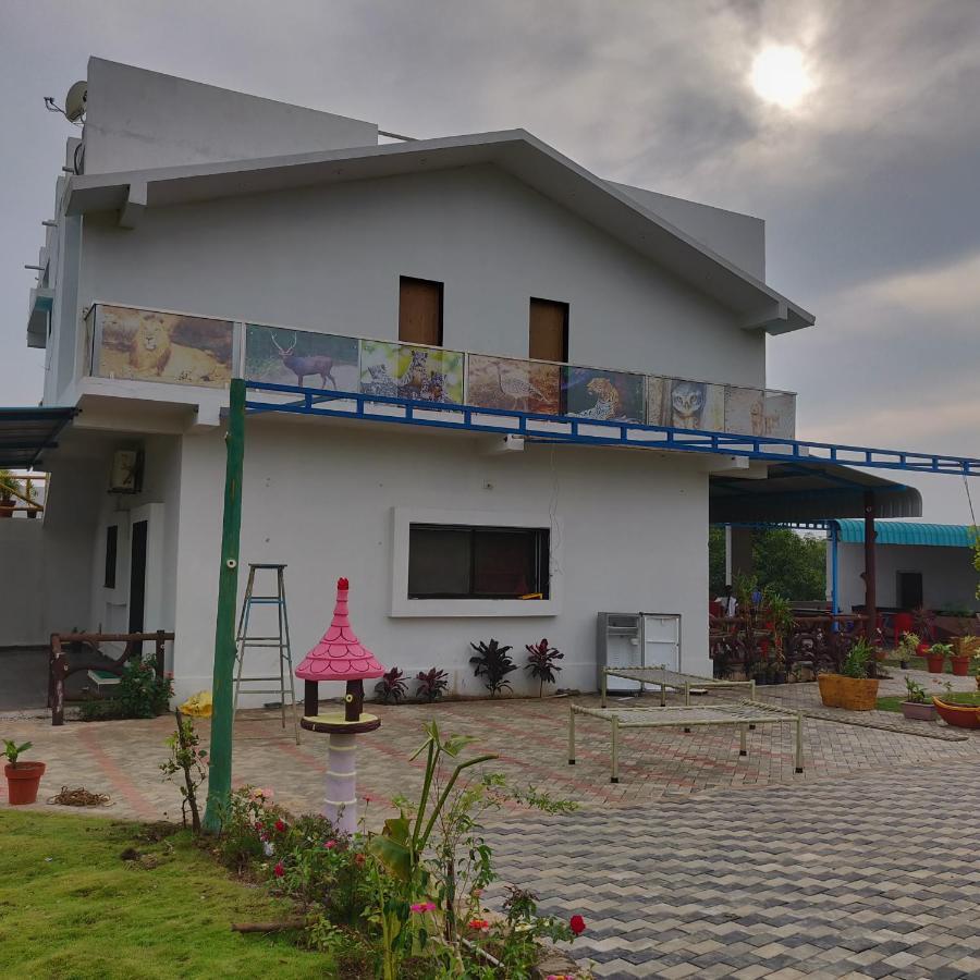 Houbara Resort Sasan Gir Esterno foto